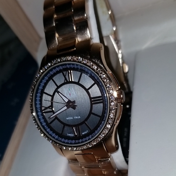 Elegant Rose Gold and Black Women\'s Watch main image 5